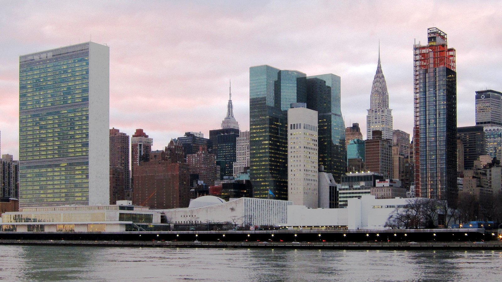 United Nations Headquarters and the Manhattan skyline at dusk